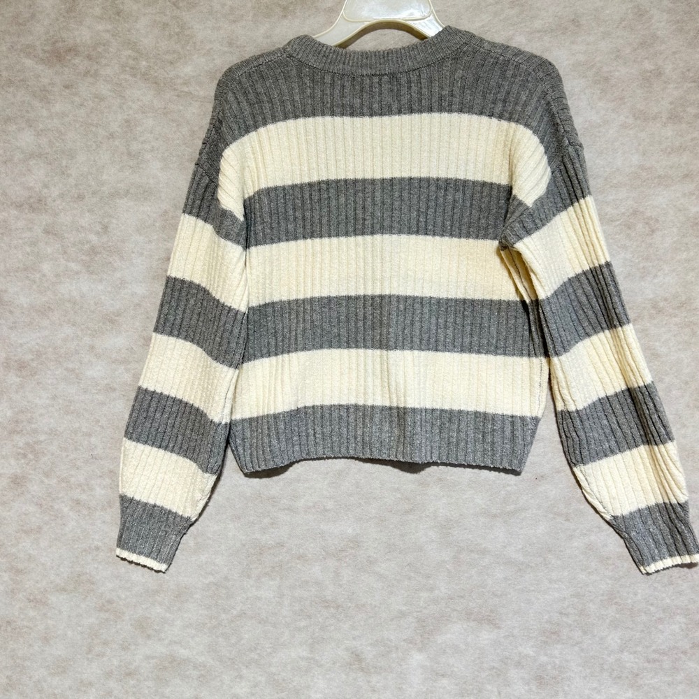 NWT Pink Republic Grey White Striped Ribbed V-Neck Button Cardigan Small - Picture 9 of 9